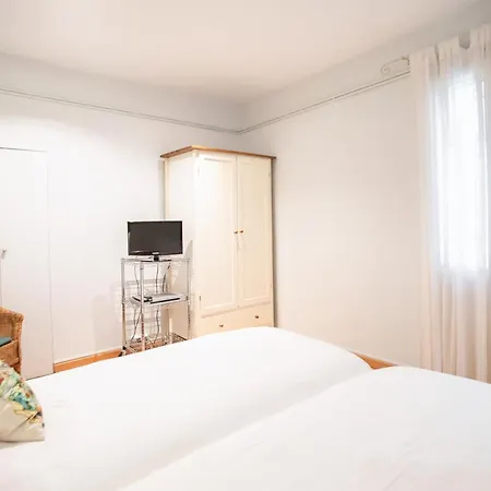 Apartment El Born - Ciutat Vella - Port 5 Pax 2 Bedrooms Barcelona